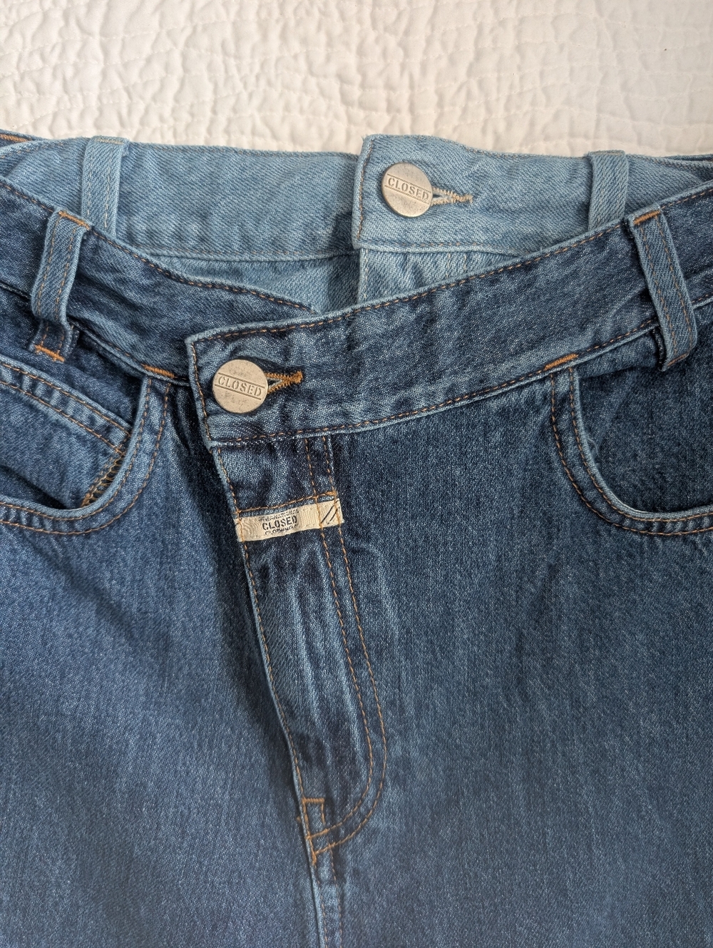 Closed Averly Wide-Leg Cuffed Jeans w/ Asymmetric Waist, size 31, Made in Italy - Picture 11 of 13